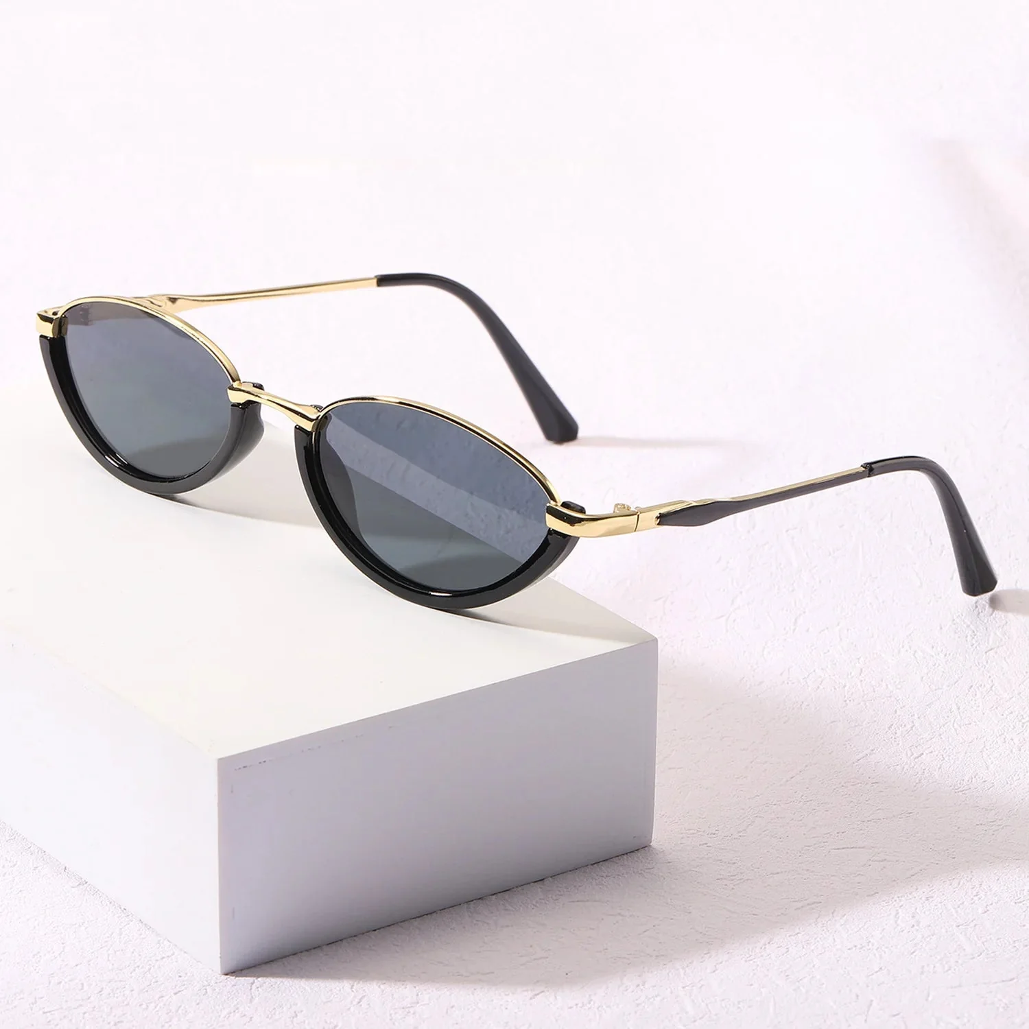 Luna Edge Sunglasses - Image 3