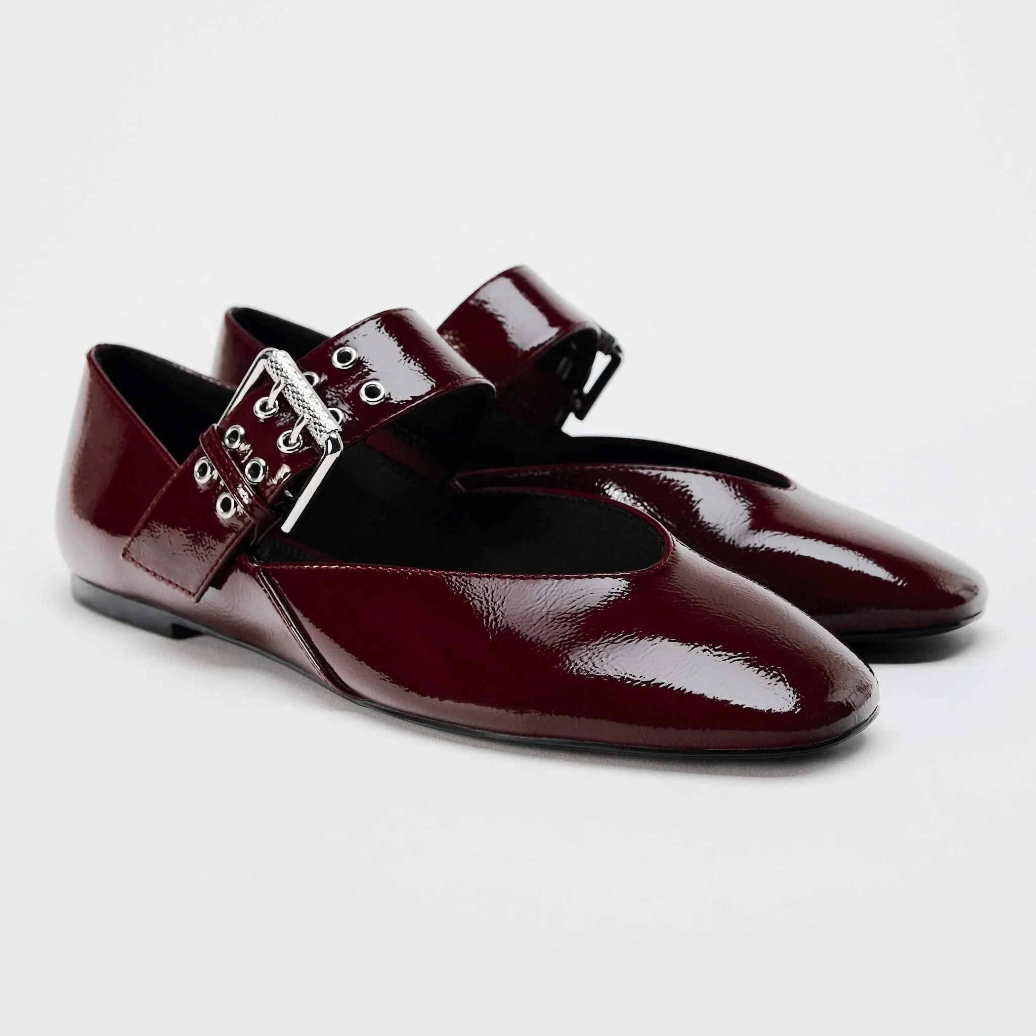 Rosven Pointed Flat